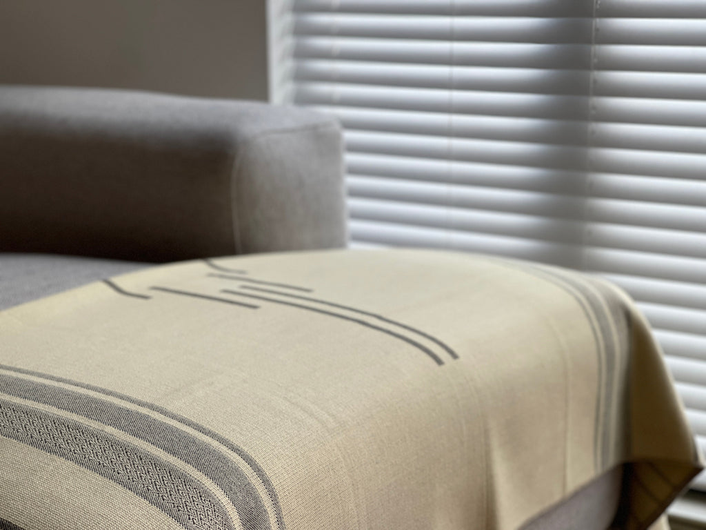 Equinoccio Throw Blanket - Cedar Brown